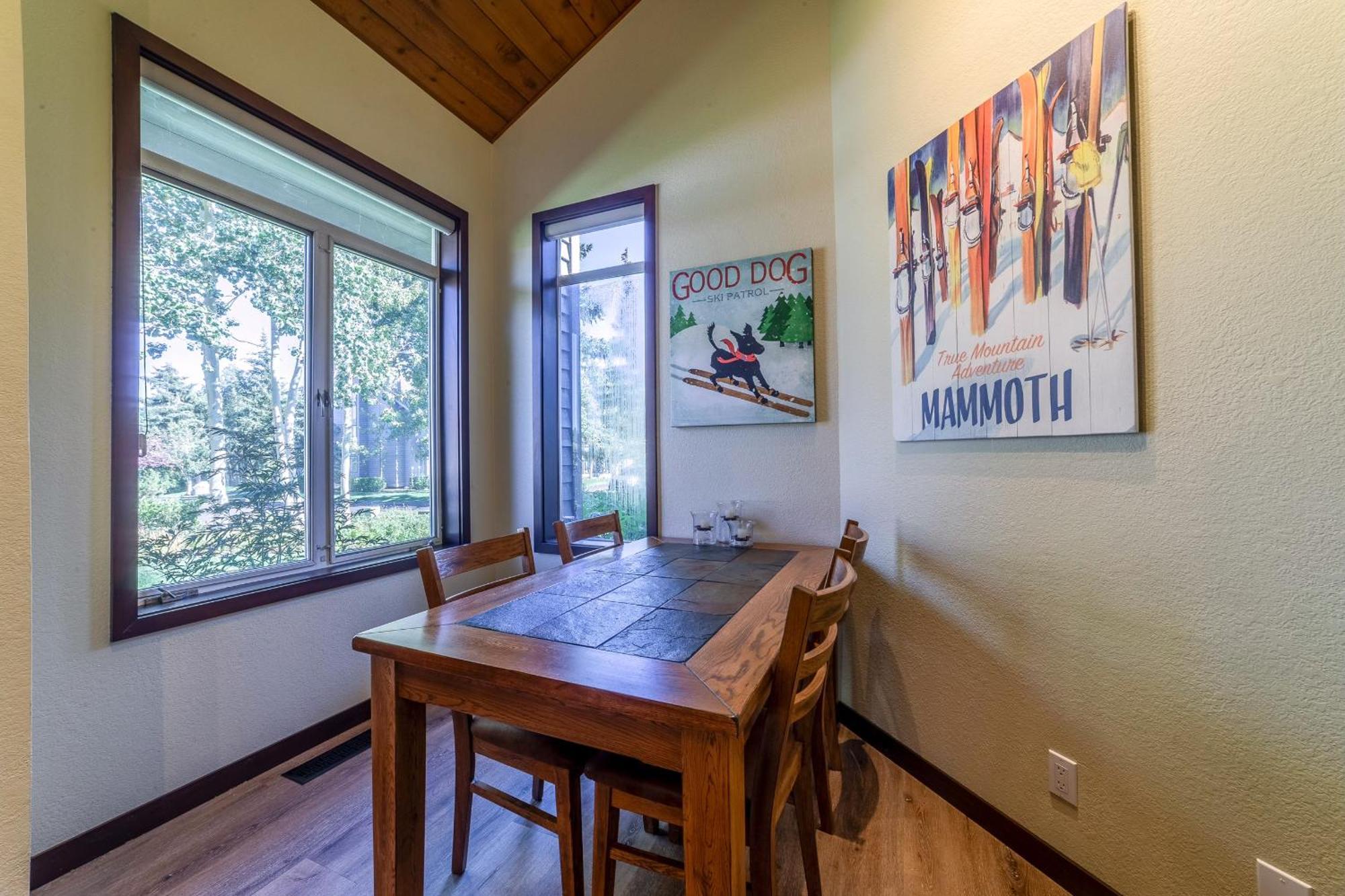 Grand Townhome W/ Meadow Views; Private Garage Mammoth Lakes