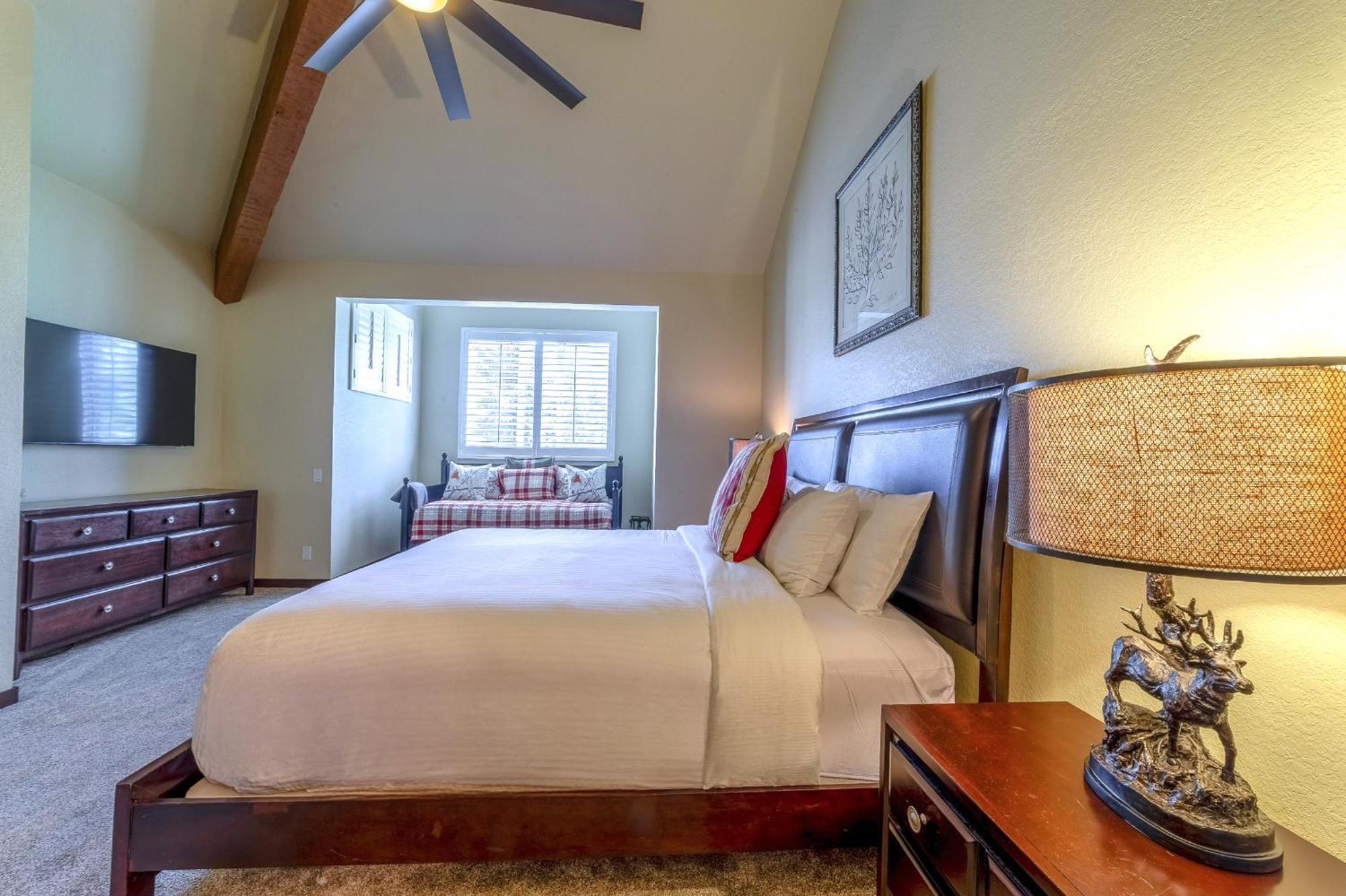 Grand Townhome W/ Meadow Views; Private Garage *